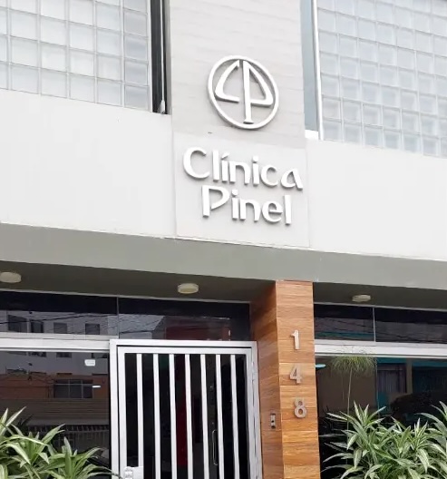 Equipo y ambiente de Clínica Pinel en Lima